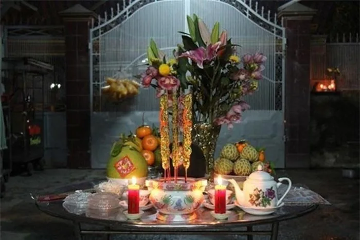 cach-cam-hoa-cung-giao-thua-don-tet-1