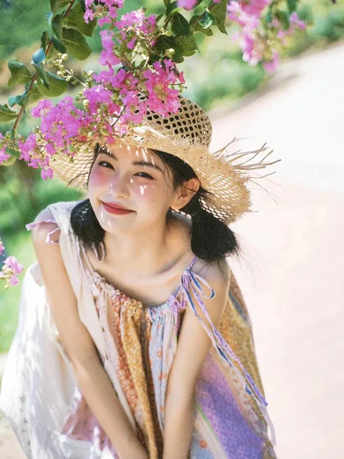 Hướng dẫn tạo dáng chụp ảnh với hoa bằng lăng xinh như nàng thơ
