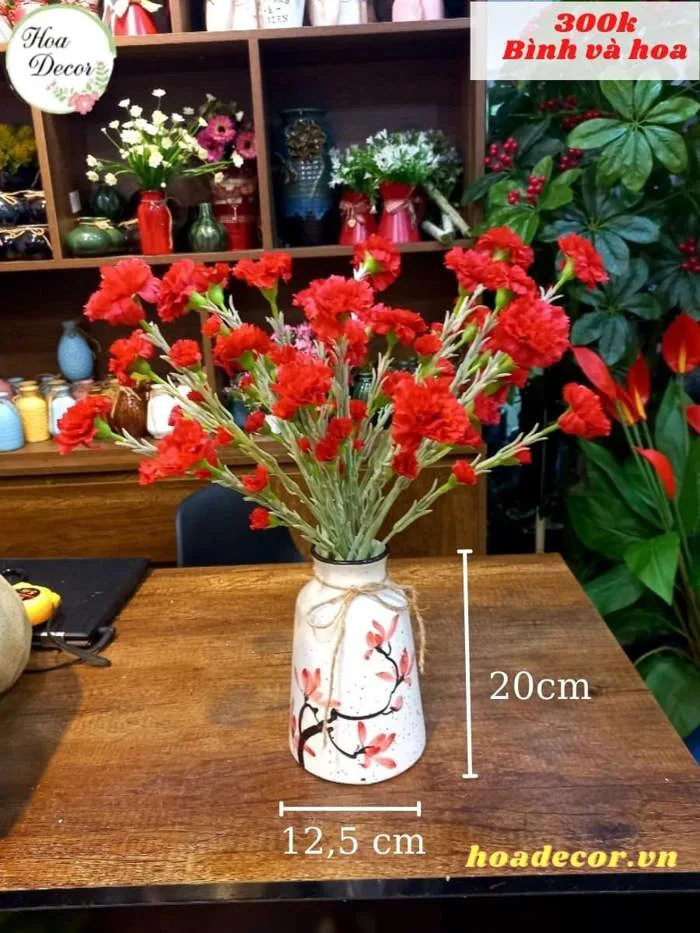 Bình hoa cẩm chướng lụa màu đỏ – Hoa Decor