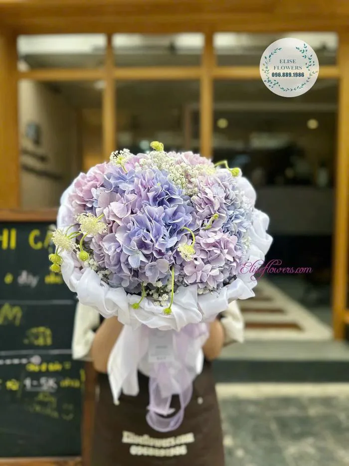 BÓ HOA CẨM TÚ CẦU TÍM. Đặt mua bó hoa cẩm tú cầu tím tặng bạn gái