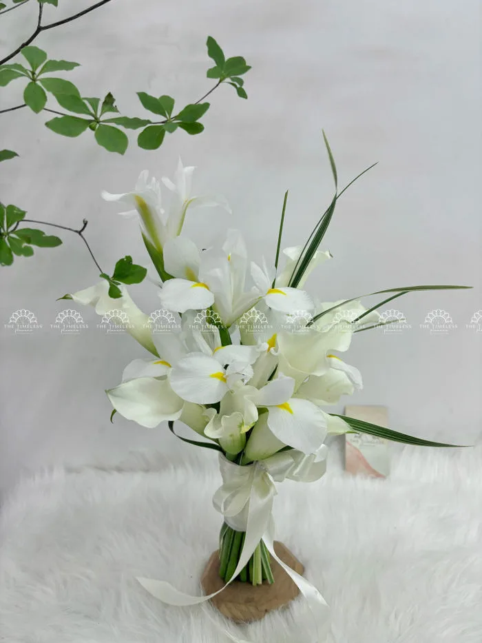 Hoa Cưới Calla Lily mix Diên Vĩ (iris) trắng A214 - The Time Less Flowers