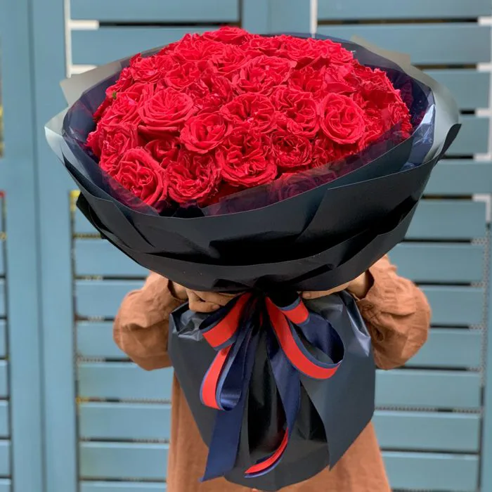Bó hoa hồng ohara đỏ, bó tròn – Hoa Tháng Tư