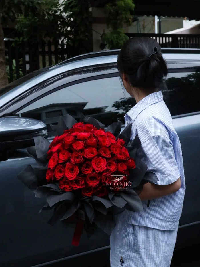 Bó Hoa Hồng Đỏ “Rose Kiss” 099 | Tiệm Hoa Ngõ Nhỏ