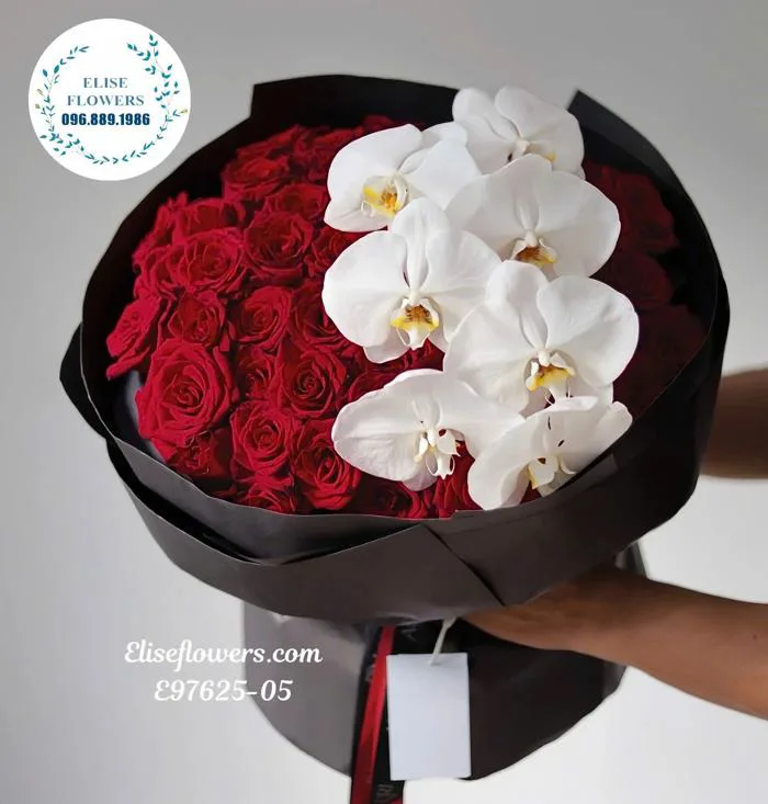 HOA 20/10 - Bó Hoa Hồng Đỏ Mix Lan Hồ Điệp Tặng Bạn Gái Ở ĐỐNG ĐA