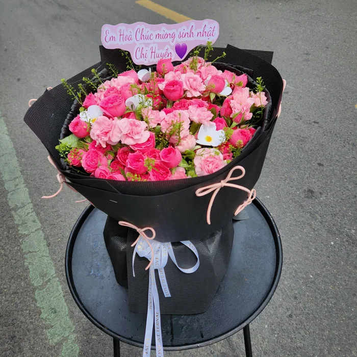 bó hoa hồng chùm sophia gói giấy đen