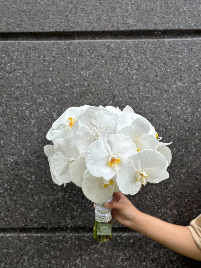 HOA CƯỚI LAN HỒ ĐIỆP TRẮNG A30 - The Time Less Flowers