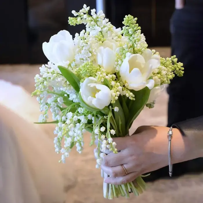 Bó hoa cưới Linh Lan phối hoa Tulip trắng | Siêu Thị Hoa Cưới – Hoa Cưới Cô  Dâu & Trang Trí Xe Hoa Đẹp, Giá Rẻ Tại TP.HCM