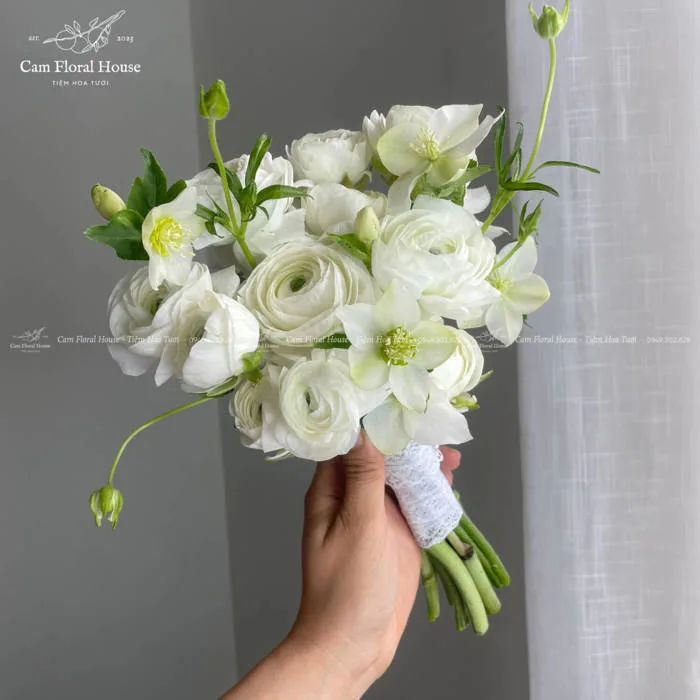 Hoa cưới mao lương trắng phối Hellebore