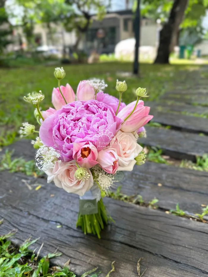 Hoa cưới Mẫu Đơn và Tulip Hồng A79 - The Time Less Flowers