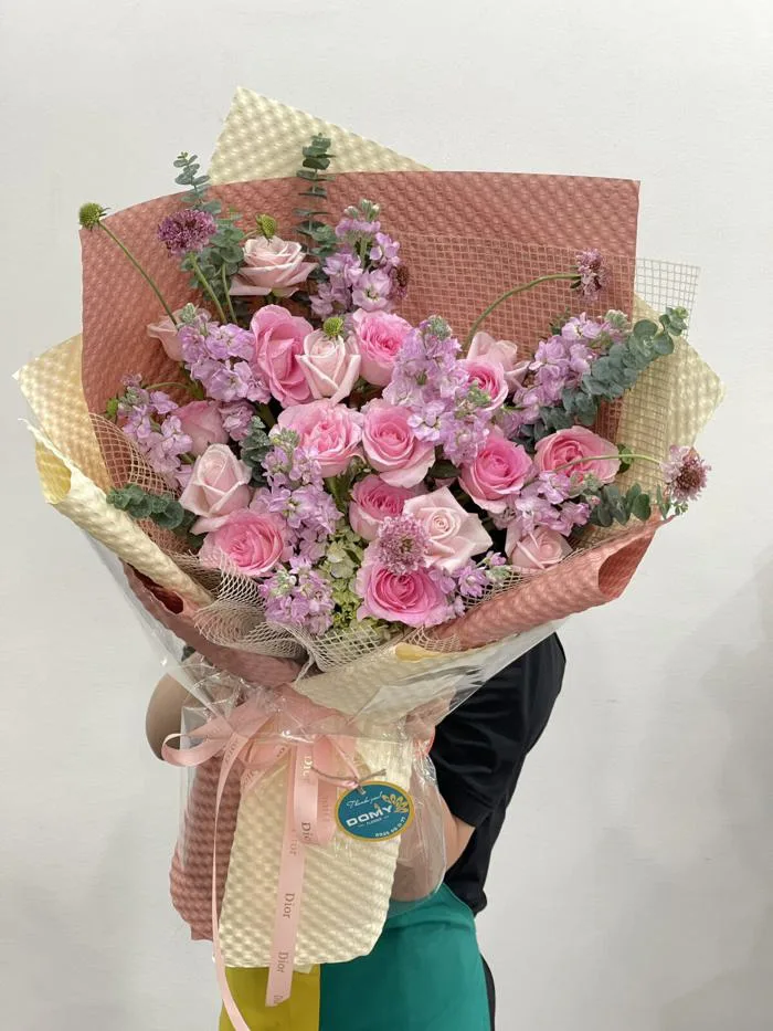 BÓ HOA HỒNG PHI YẾN MIX LẠC THẦN TẶNG NGƯỜI THƯƠNG - Domy Flower | Mua hoa  online TPHCM