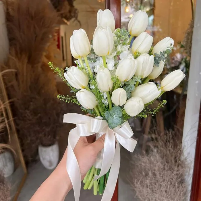 TLT0024 - Hoa cưới Tulip trắng phối hoa Phi Yến | Siêu Thị Hoa Cưới – Hoa  Cưới Cô Dâu & Trang Trí Xe Hoa Đẹp, Giá Rẻ Tại TP.HCM