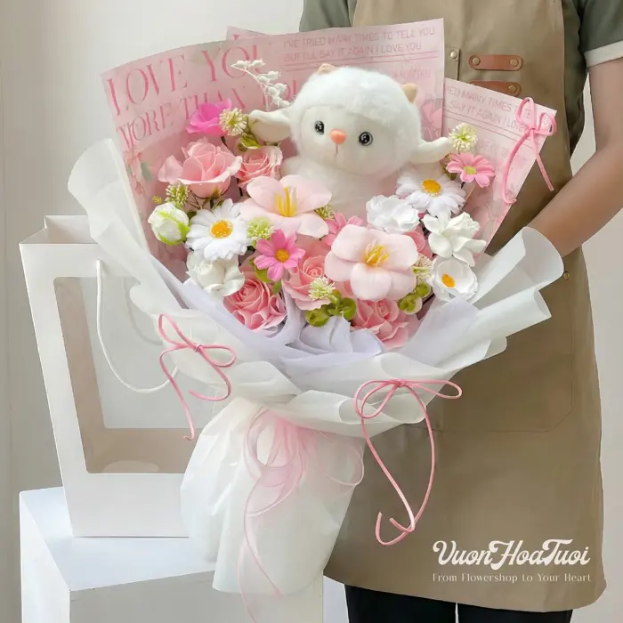 Bó Hoa Sáp Bạch Dương Cực Dễ Thương Giữa Hoa Thơm Và Gấu