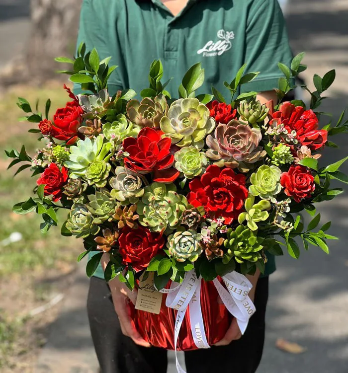 Giỏ hoa sen đá tone đỏ mẫu 105