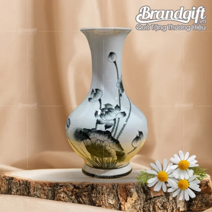 Bình hoa dáng tỏi họa tiết hoa sen đen vẽ tay LHGS-16