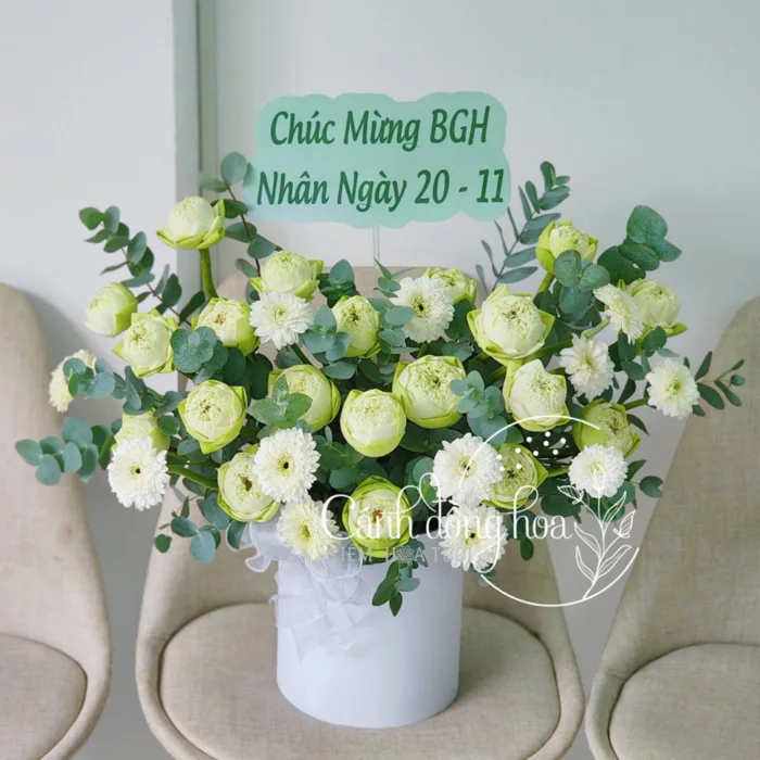 Bình hoa Sen trắng – Sự tôn trọng và Khiêm Nhường – Cánh đồng hoa Đà Nẵng –  Shop hoa tươi Đà Nẵng