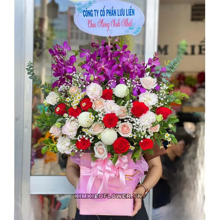 CHỌN HOA SINH NHẬT TẶNG NGƯỜI LỚN TUỔI NHƯ THẾ NÀO CHO PHÙ HỢP ?