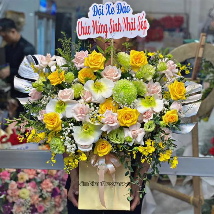 CHỌN HOA SINH NHẬT TẶNG NGƯỜI LỚN TUỔI NHƯ THẾ NÀO CHO PHÙ HỢP ?