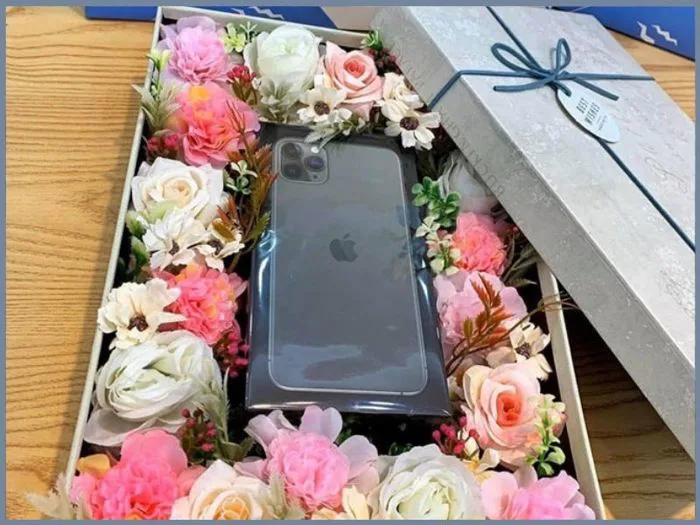 Tặng quà sinh nhật cho bạn gái: 20+ món quà tinh tế, ý nghĩa