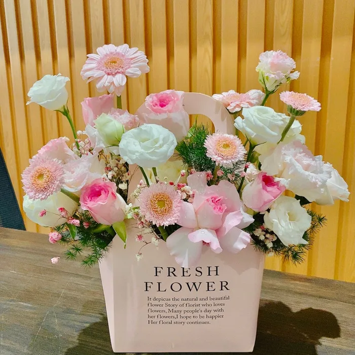 POEM FLOWERS - Giỏ hoa sinh nhật - Giỏ hoa màu hồng trắng tặng mẹ, tặng chị  em gái