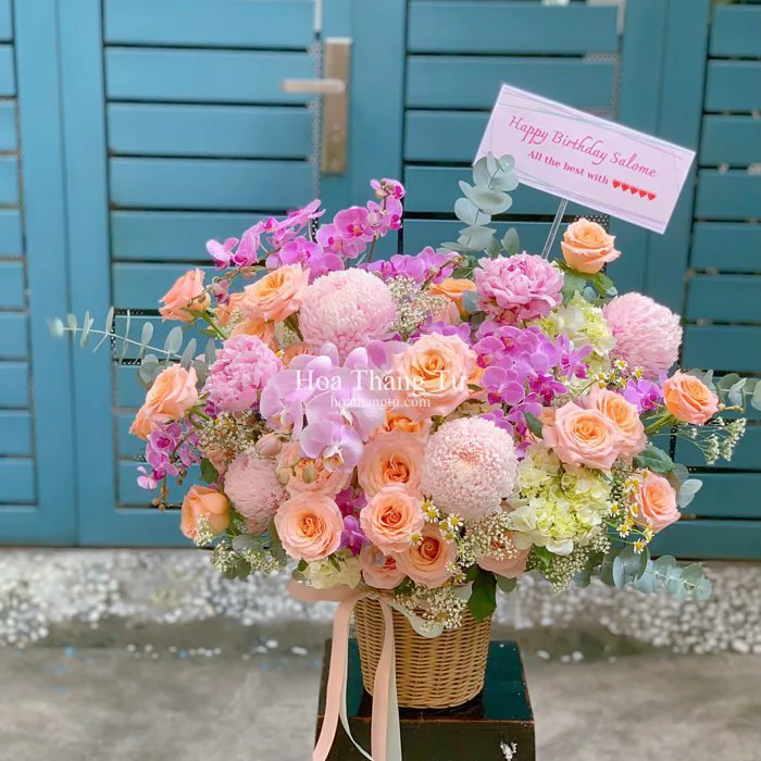 Giỏ hoa tặng sinh nhật bạn gái