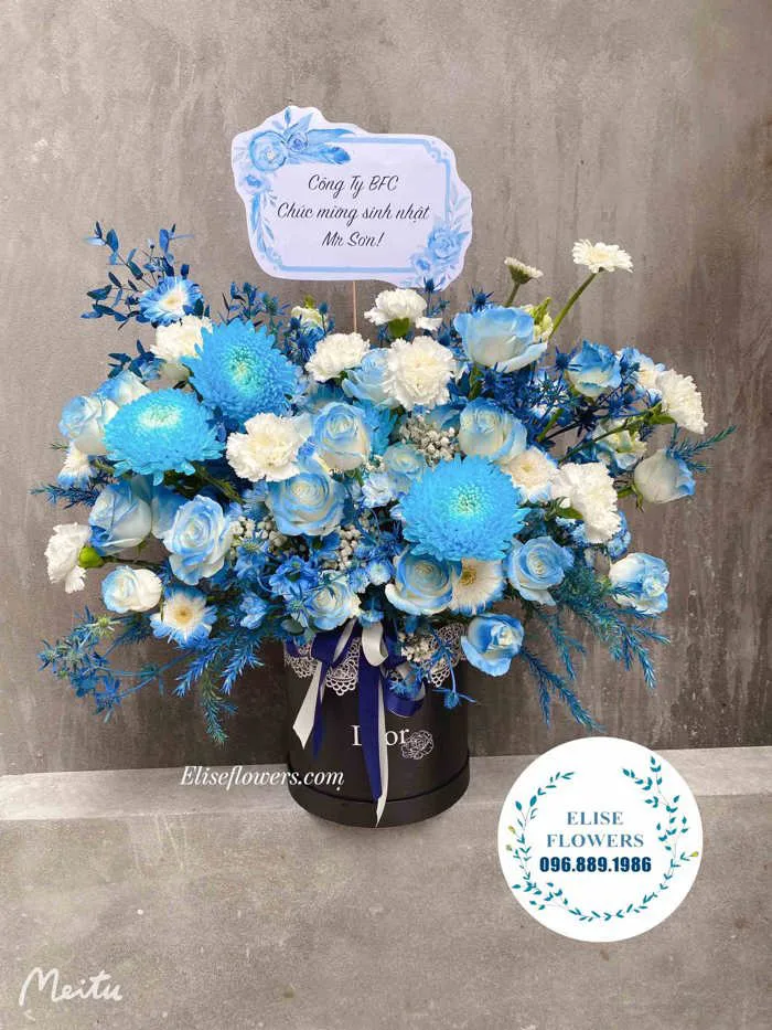 HOA TẶNG SẾP | HỘP HOA XANH DƯƠNG ĐẸP SANG CHẢNH, HIỆN ĐẠI ở Cầu Giấy