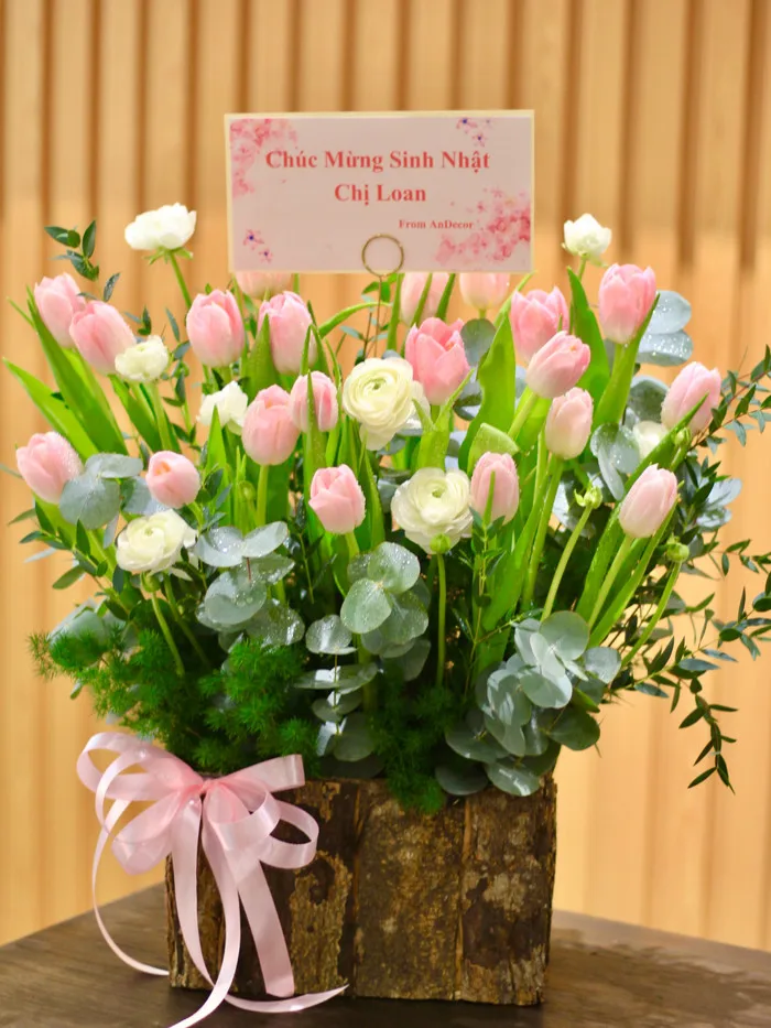 POEM FLOWERS - Lẵng hoa tặng sếp nữ - Tulip hồng mix hoa Mao lương 20 bông sang  trọng