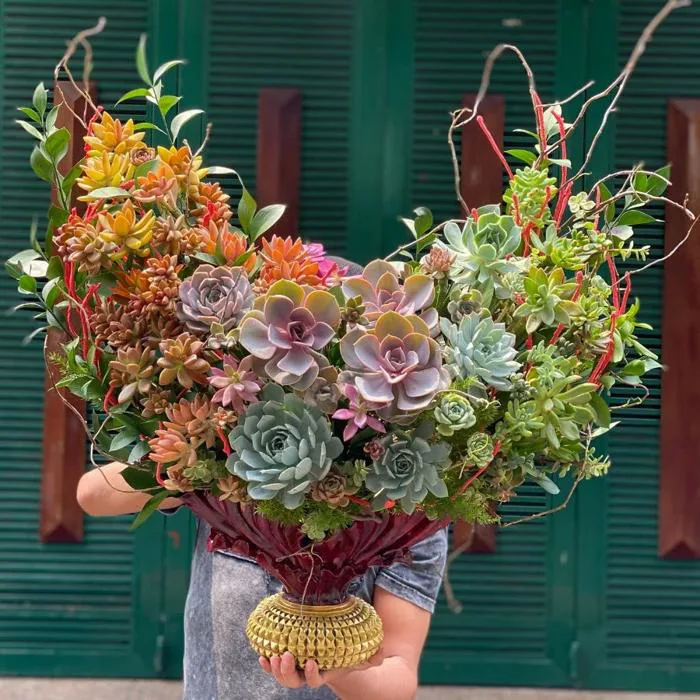Hoa Chúc Mừng Sinh Nhật Sếp Nữ -Bình Hoa Sen Đá Sang Trọng