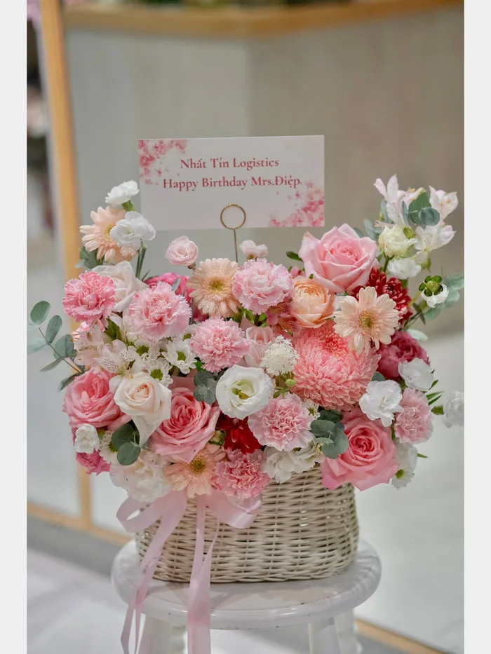 POEM FLOWERS - Giỏ hoa sinh nhật sếp nữ - Giỏ hoa tone hồng đào sang trọng