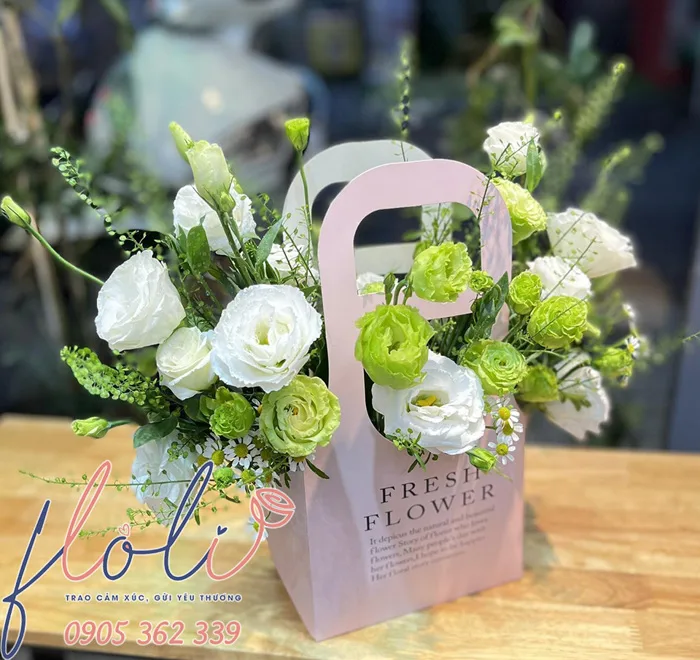 Tư vấn tặng hoa chúc mừng sinh nhật cô giáo đẹp, sang trọng, ý nghĩa - FLoLi