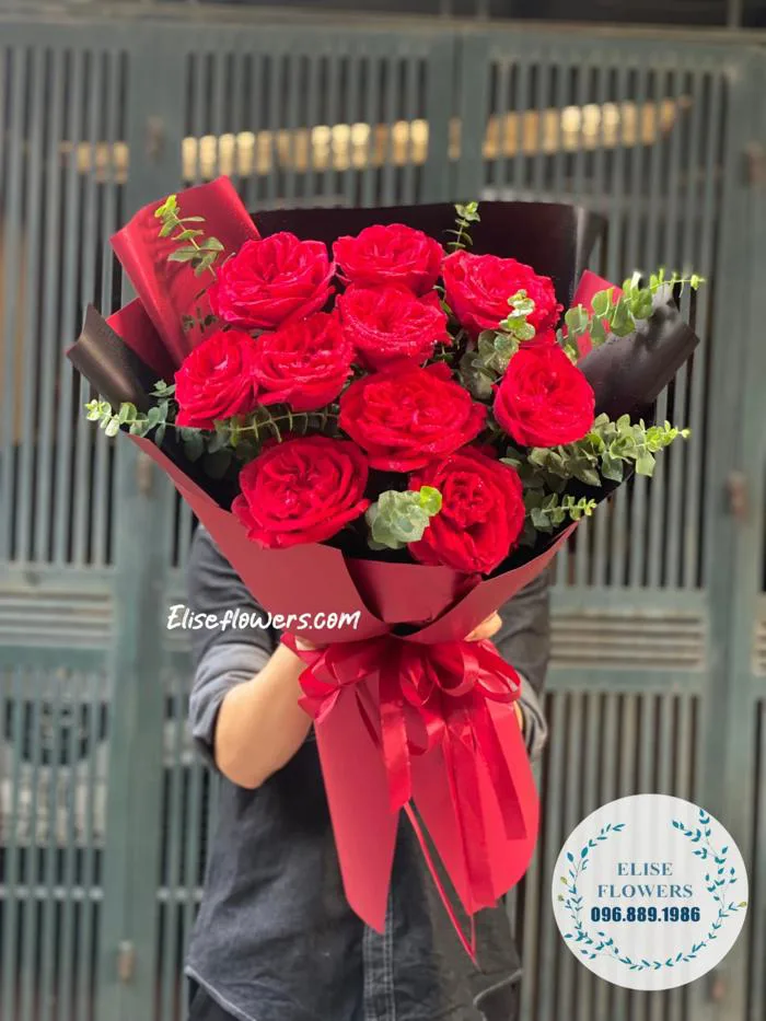Bó hoa hồng đỏ chúc mừng sinh nhật vợ yêu. Bó hoa hồng đỏ tặng vợ yêu