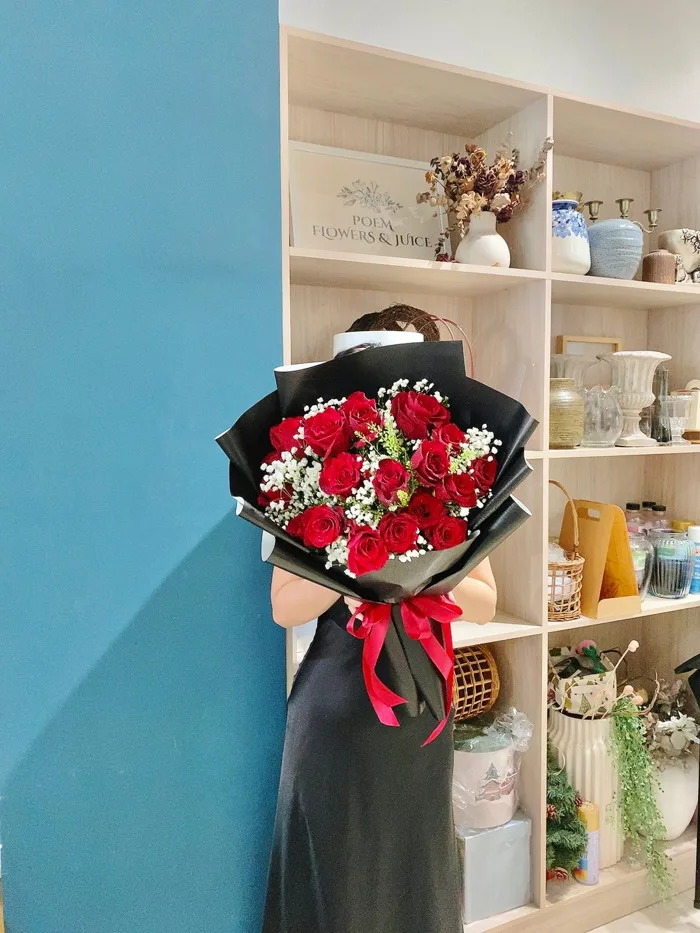 POEM FLOWERS - Hoa sinh nhật - Bó hoa hồng đỏ mix hoa bi trắng tặng vợ tặng  người yêu sinh nhật
