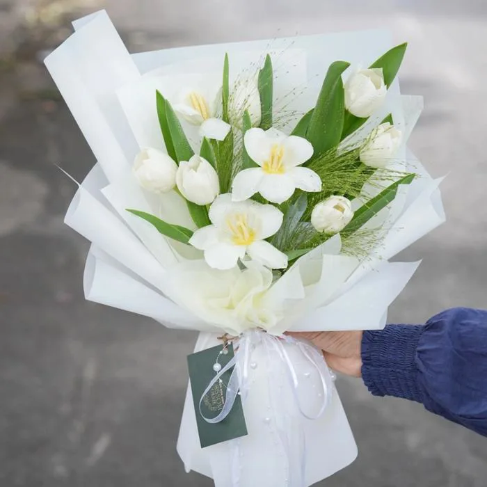 Bó Hoa Tulip Trắng – Thanh Khiết Tinh Khôi