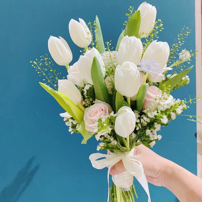 POEM FLOWERS - Hoa cưới tulip trắng mix hoa hồng