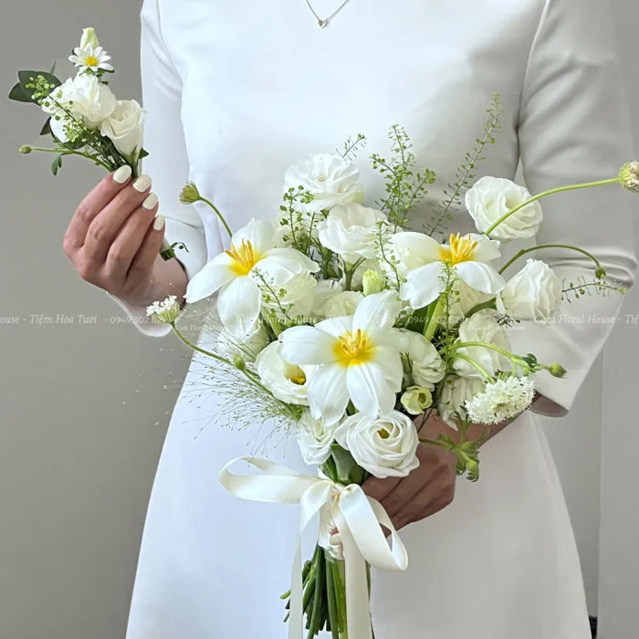 Bó hoa cưới Tulip phối cát tường trắng