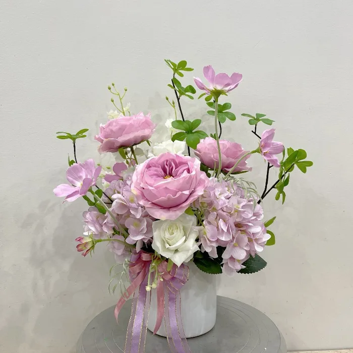 Lẵng hoa để bàn trang trí cao khoảng 35- 40cm - Bình hoa tặng sinh nhật,  trang trí văn phòng - Hoa lụa nhà Vy