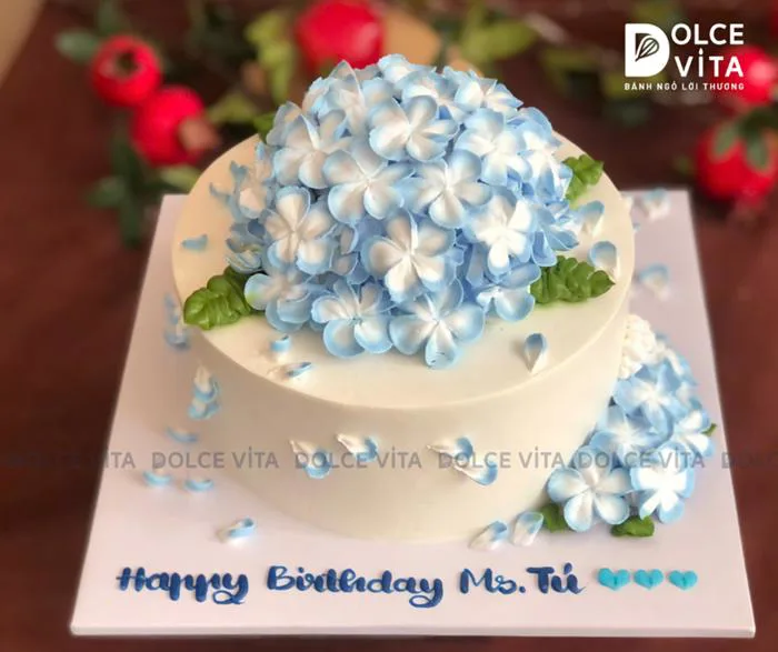 Bánh kem hoa cẩm tú cầu xanh - sang trọng và ... | Dolce Vita Q7