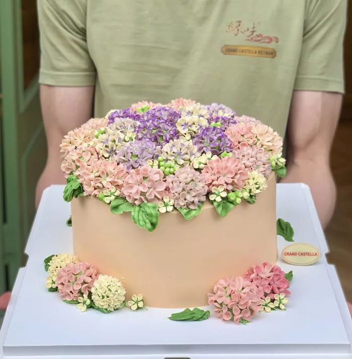 Bánh Kem Bơ Pháp Sinh Nhật - Hoa Cẩm Tú Cầu - BKB228 - Bánh Sinh Nhật Grand  Castella - Kem Bơ Pháp Thượng Hạng