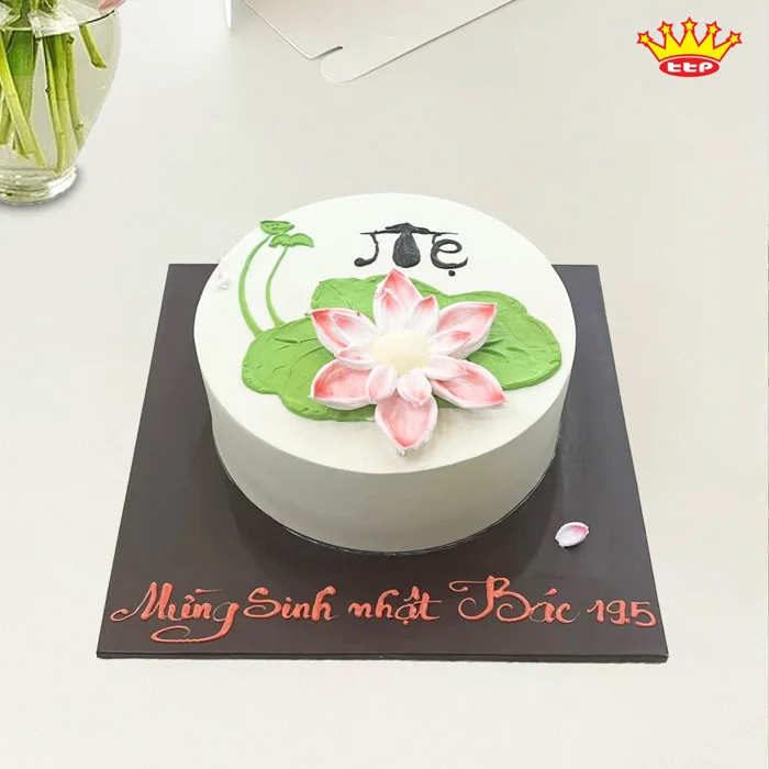 Bánh kem trang trí hoa sen tặng mẹ - Thiên Thuận Phát Bakery Bình Dương