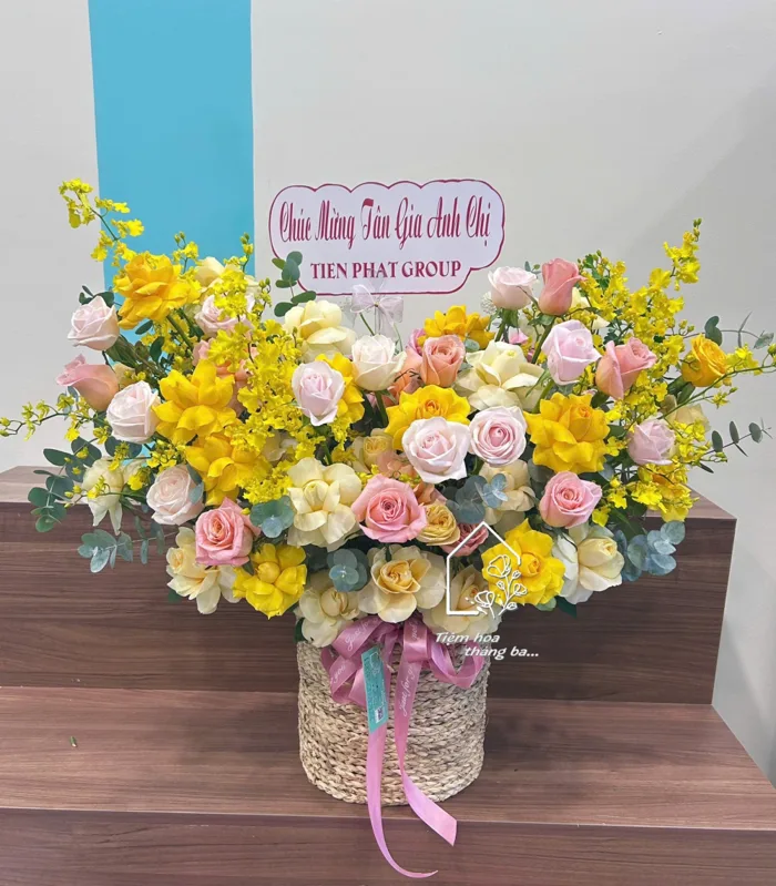 Giỏ Hoa Tone Vàng Mix Hồng - Tươi Tắn, Sang Trọng