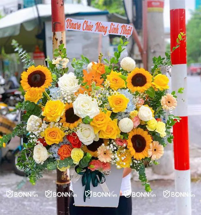 Lẵng Hoa Sinh Nhật Tone Vàng | BONN.vn