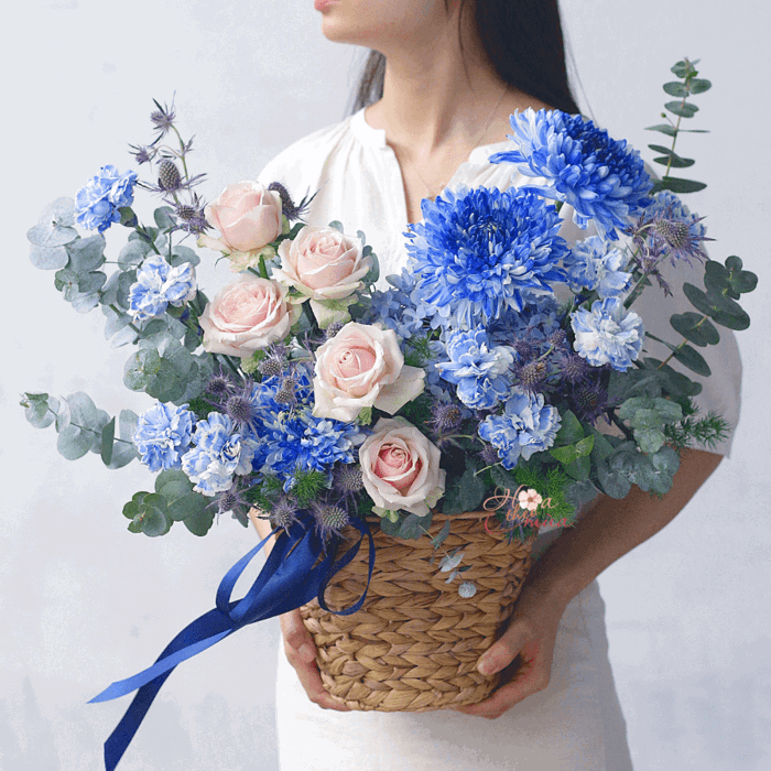 Giỏ Hoa Tone Xanh Dương - Vẻ Đẹp Thanh Lịch Đầy Ý Nghĩa