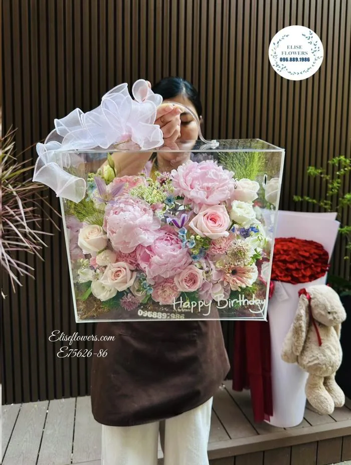 Hộp Hoa Mica Trong Suốt Tặng Sinh Nhật Mẹ, Sếp Nữ | Elise Flowers
