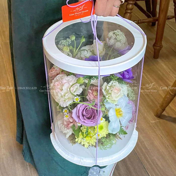 Hộp Hoa Tươi Mica Trong Suốt - Món Quà Lãng Mạn Cho Người Yêu