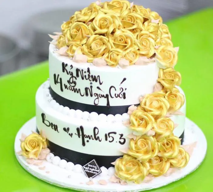 Bánh sinh nhật 2 tầng trang trí lẵng hoa vàng 3d siêu sang trọng kỷ niệm  ngày cưới | Bánh Kem Ngộ Nghĩnh